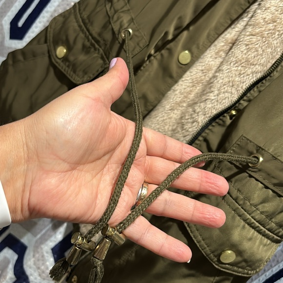 YMI vest sorry no hoodie size (M) - Picture 8 of 9